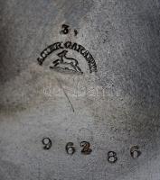 Nyolc napos járatú zsebóra, másodperc-, hónap-, dátum-, napmutatókkal, hibátlan számlappal, szép áll...