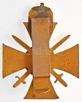 ~1920. "MÁV Hadviseltek 1914-1918" aranyozott és zománcozott jelvény (41,5x52mm) T:1-,2 / ...