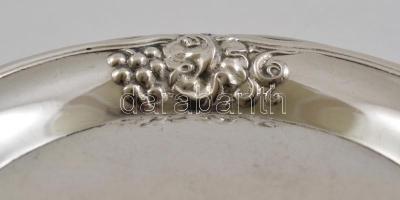 Ezüst(Ag) szőlőmotívummal díszített kis tálka, jelzett, d: 9,3 g, nettó: 20,9 g