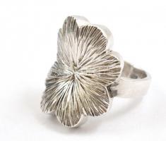 Ezüst(Ag) virágmintás gyűrű, jelzett, méret: 57, nettó: 10,3 g