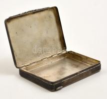Ezüst cigaretta tárca. Jelzett, díszített 8x6x1 cm, 71,7 g