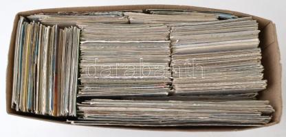 Egy doboznyi MODERN külföldi képeslap, közte nagyméretű lapok / A box of modern European and worldwi...