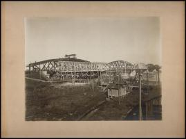 1917 Kisköre, Tisza-híd építése, kartonra kasírozott fotó, 22×29,5 cm