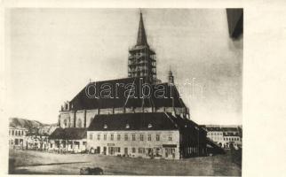 Kolozsvár, Cluj; Mátyás király tér, Szent Mihály templom felállványozva, régi képről készült fotóreprodukció / square, church, photo