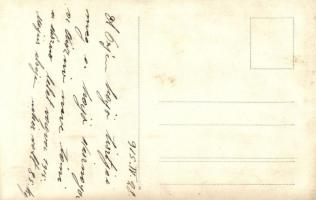 1915 SMS Orjen osztrák-magyar haditengerészet Tátra osztályú rombolója. Hajó tisztjei Tónival a hajó...