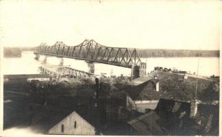 1937 Baja, Türr István híd (egykor ez volt az egyetlen vasúti híd Budapesttől délre), balra hídépítő segédszerkezet. photo