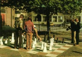 10 db modern külföldi sakk tematikájú városképes lap / 10 modern European town-view postcards, chess