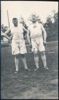 1912 Az amerikai súlylökők a stockholmi olimpián, jobbra Patrick McDonald olimpiai bajnok, balra Ralph Rose 2. helyezett, hátoldalon feliratozott fotó, 8×14 cm / 1912 Stockholm, American shot-putters, Patrick McDonald and Ralph Rose