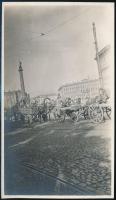 cca 1910 Szentpétervár, kocsik a téli palota előtt, fotó, 14×8 cm / Saint Petersburg, Winter Palace, street, photo