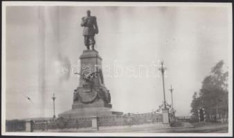 cca 1910 II. Sándor cár (1818-1881) szobra Irkutszkban, fotó, 8×14 cm / The statue of Alexander II of Russia in Irkutsk, photo