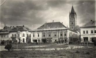 1937 Nagybánya, Baia Mare; Fő tér, Frankovits, Weisz & Corp., Bodega Bölönyi, Maday, Roza Fichter, F. Magyary, Magazie de Mode üzlete, bank / main square with shops and bank. photo