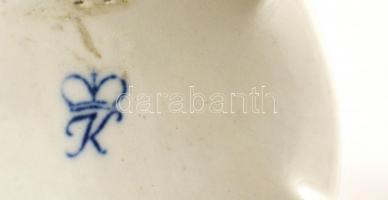 cca 1950 Rudolf Kämmer Volkstedt zenélő figurák ( 3db), kézzel festett, jelzett, csorba lepattanás n...