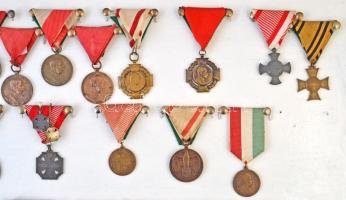 54db-os magyar kitüntetés és sportérem gyűjtemény, falra akasztható kereten, a monarchia, a Horthy-k...