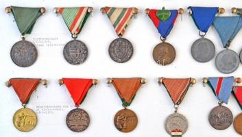 54db-os magyar kitüntetés és sportérem gyűjtemény, falra akasztható kereten, a monarchia, a Horthy-k...