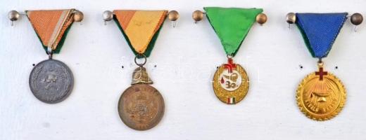 54db-os magyar kitüntetés és sportérem gyűjtemény, falra akasztható kereten, a monarchia, a Horthy-k...