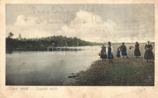 1910 Cigánd, Tiszai részlet, cigándi merítő, asszonyok vizes korsókkal, folklór (EB)
