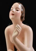 Goldscheider Wien táncoló akt, kézzel festett, jelzett, nagyon apró lepattanással, m: 27,5 cm /

D...