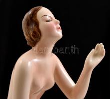 Goldscheider Wien táncoló akt, kézzel festett, jelzett, nagyon apró lepattanással, m: 27,5 cm /

D...