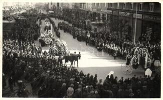 Kolozsvár, Cluj; bevonulás virágokkal díszített lovaskocsik. Eredeti felvétel! / entry of the Hungarian troops. Horse carts decorated with flowers. photo