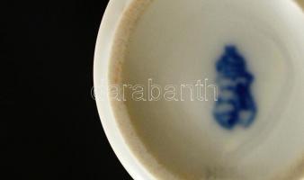 Herendi kék virágos kis váza, kézzel festett, jelzett, apró kopásokkal, m: 8 cm