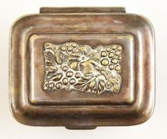 Fraget Warszawie cukordoboz, ezüstözött alpakka, jelzett, jó állapotban, 12,5×9,5 cm, m: 9,5 cm

F...