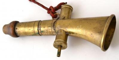 cca 1900 Tűzoltó síp  bojttal, réz, hiányos, 17×8 cm, bojt h:47 cm