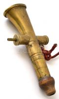 cca 1900 Tűzoltó síp  bojttal, réz, hiányos, 17×8 cm, bojt h:47 cm