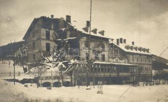 Toblaco, Toblach (Dél-Tirol); a háborúban megsérült Hotel Bellevue / damaged building of Hotel Bellevue, WWI military, photo