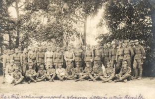 1917 Cs. és K. 19. gyalogezred 16. század osztrák-magyar katonáinak csoportképe tisztekkel / WWI Austro-Hungarian K.u.K. soldiers group photo