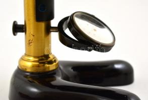 1907 Ernst Leitz Wetzlar mikroszkóp, 3 db lencsével, eredeti fa dobozában, üveg tárgylemezekkel, jó ...