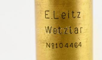 1907 Ernst Leitz Wetzlar mikroszkóp, 3 db lencsével, eredeti fa dobozában, üveg tárgylemezekkel, jó ...