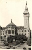 Marosvásárhely, Targu Mures; Városháza, automobil / town hall, automobile