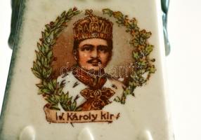 IV. Károlyt ábrázoló mini váza, sérült, kopásnyomokkal, m: 11 cm