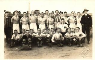 ~1920 MTK-Kassai SC (2:1) labdarúgó mérkőzés, csoportkép /  Football teams of the MTK-Kassai SC football match. Homonnai, Makó photo