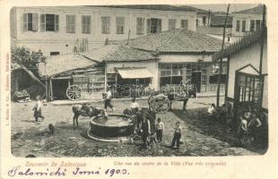1900 Thessaloniki, Salonique; Une rue du centre de la Ville / square, well