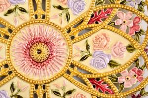 Josef Steidl Znaim áttört fajansz dísztál, kézzel festett, jelzett, kopás nyomokkal, d:39 cm