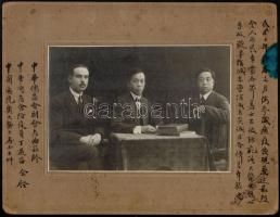 1921 Vlagyivosztok, A kínai kereskedelmi kamara elnökéről készült fotó, Schulteisz László vlagyivosztoki működése emlékére, sok kínai írásjellel, kartonra kasírozott fotó, 14×20 cm