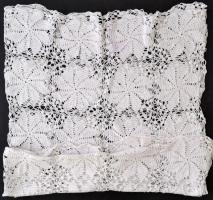 21 db horgolt kézimunka, d: 20-91 cm, 6 db hímzett kézimunka, d: 25 és 50×75 cm