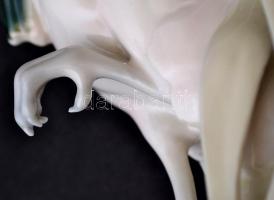 Royal Dux koronás daru, kézzel festett, jelzett, hibátlan, m:33 cm /  Royal Dux hoist with crown. Ha...