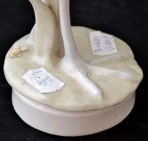 Royal Dux koronás daru, kézzel festett, jelzett, hibátlan, m:33 cm /  Royal Dux hoist with crown. Ha...