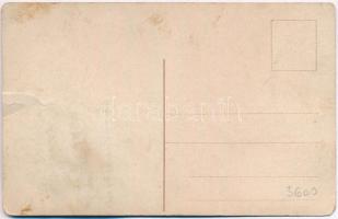 Budapest. Utazótáskás férfi leporellolap (EK)