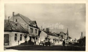 3 db MODERN és RÉGI városképes és motívum lap: Kisbér, kisbéri ló / 3 pre-1945 and modern Hungarian town-view and motive postcard