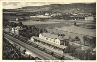 Beroun, Beraun; Nadrazi, v pozadí Ded / Bahnhof / railway station