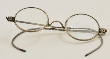 Régi fém keretes szemüveg