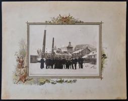 cca 1900 Diósgyőr, papírgyár, csoportkép, kartonra kasírozott fotó, kartonon vadászmotívumokkal, 13×...