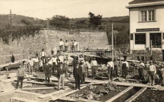 ~1910 Korpona, Krupina; Az 1945-ben lerombolt Várkapu mögötti tér, ház alapozása építkezéskor, munká...