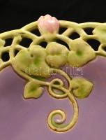 3 db szecessziós dísztányér, kézzel festett, jelzés nélkül, kopásokkal, d: 21,5 cm