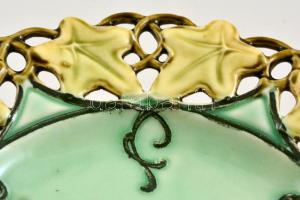 3 db Körmöcbányai szecessziós borostyános dísztányér, kézzel festettek, 2 db jelzett, kopásokkal, d:...