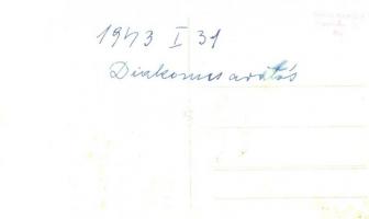 1943 Budapest, Huszka Jenő karmester vezényel a Diakónus avatáson. Fényképezte Bakó Károly Hegyalja ...