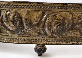 Üvegbetétes fém kínáló. Üvegen kis lepattanás. 37 cm